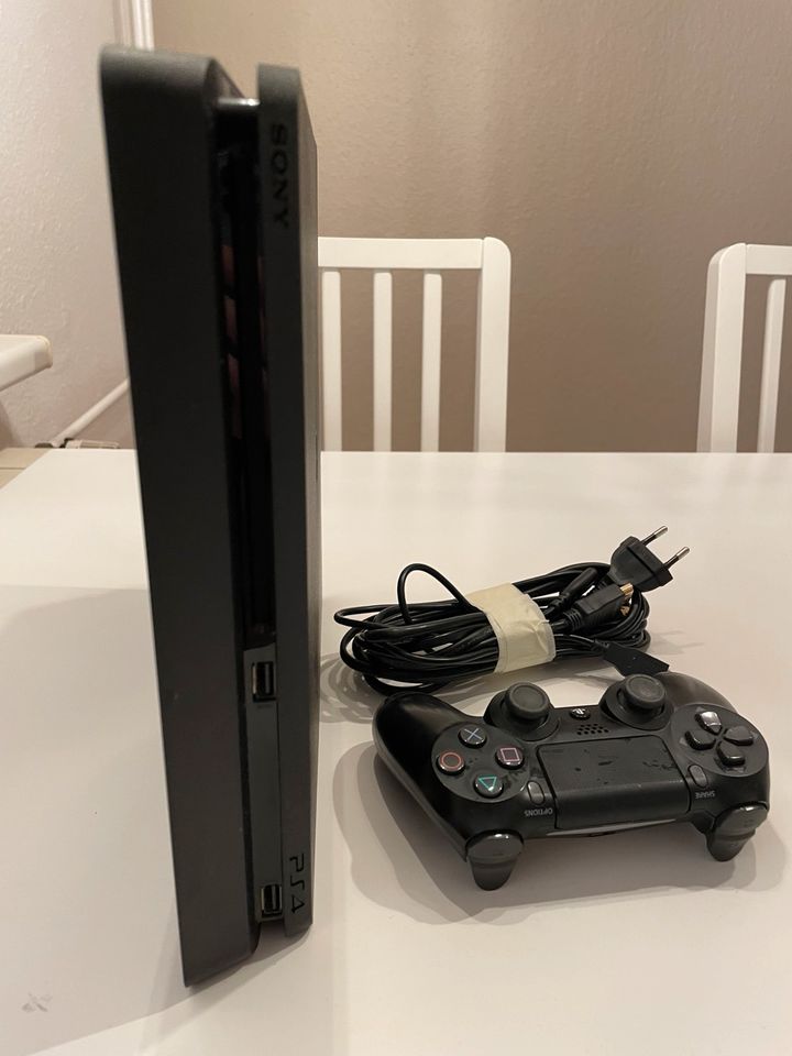 Sony PlayStation 4 Slim 500GB schwarz in Berlin