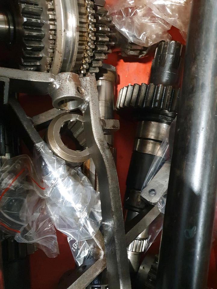 Ihc Case-IH Getriebeteile B-Fam*554*644*744*844*844-S*743*745 in Straelen