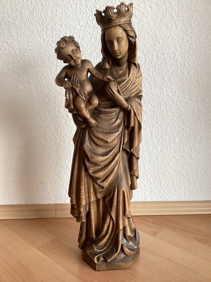 geschnitzte Holzfigur ´Madonna mit Kindˋ in Arnsberg