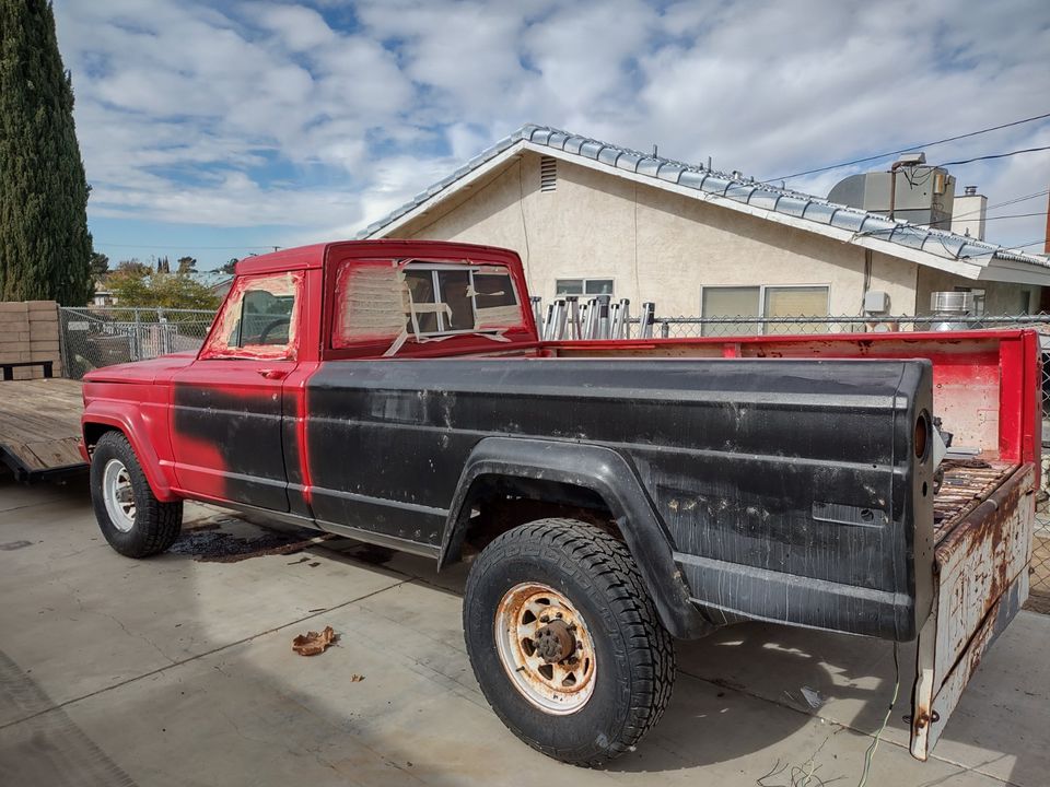 Jeep J4800 FSJ Pick Up Gladiator in Zorneding