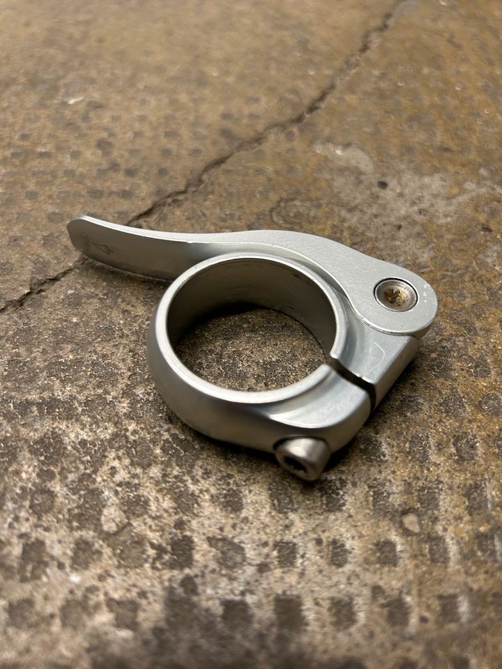 Sattelklemme Salsa Flip Lock 32 mm silber NOS in Bielefeld