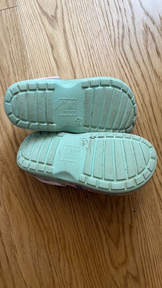 Kinder Mädchen Gartenschuhe Sandalen Crocs 29 in Aichach