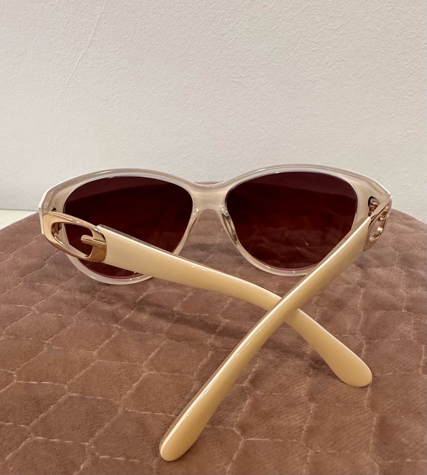 Guess Sonnenbrille creme/weis in Mainz