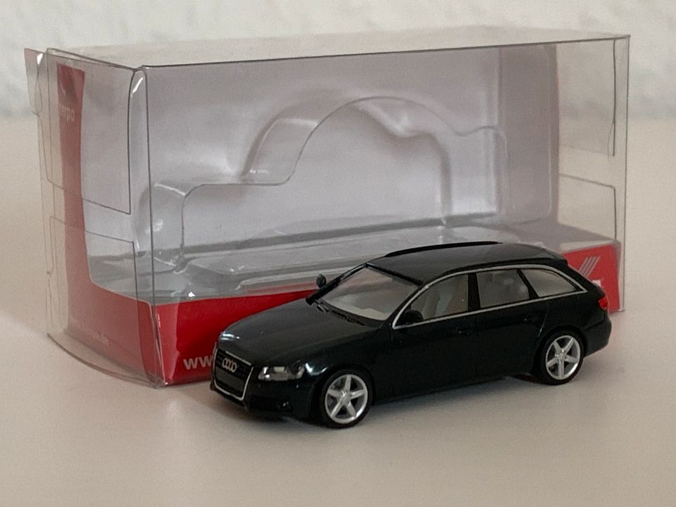 1/87 Audi A4 Avant - Tiefgrün Perleffekt - 034012 - OVP in Alsfeld