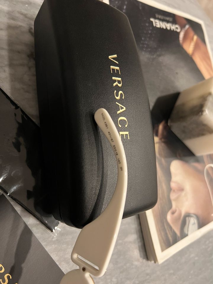 Original Versace Sonnenbrille weiß in Mammendorf