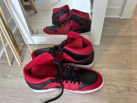 Nike Air Jordan 1 mid, Größe 43, rot/schwarz Sachsen-Anhalt - Magdeburg Vorschau