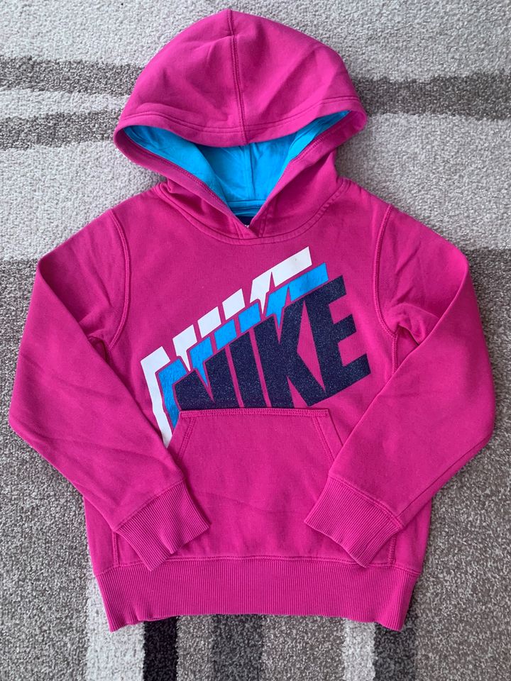 Hoodie t hotsell shirt nike