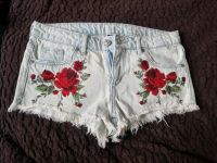 Sexy Hot Pants mit schöner Rosen Stickereien, wie neu, Größe 34 Stuttgart - Stuttgart-West Vorschau