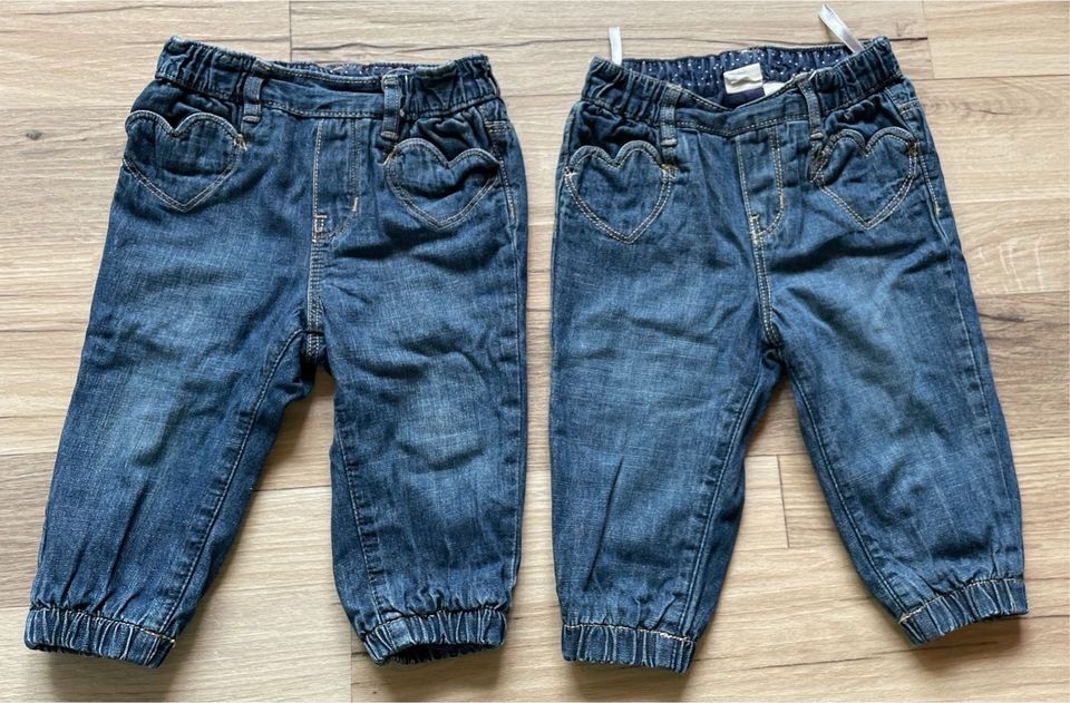 Zwillinge 2 leicht gefütterte Jeans mit Gummizug Gr. 74 in Ebersbach an der Fils