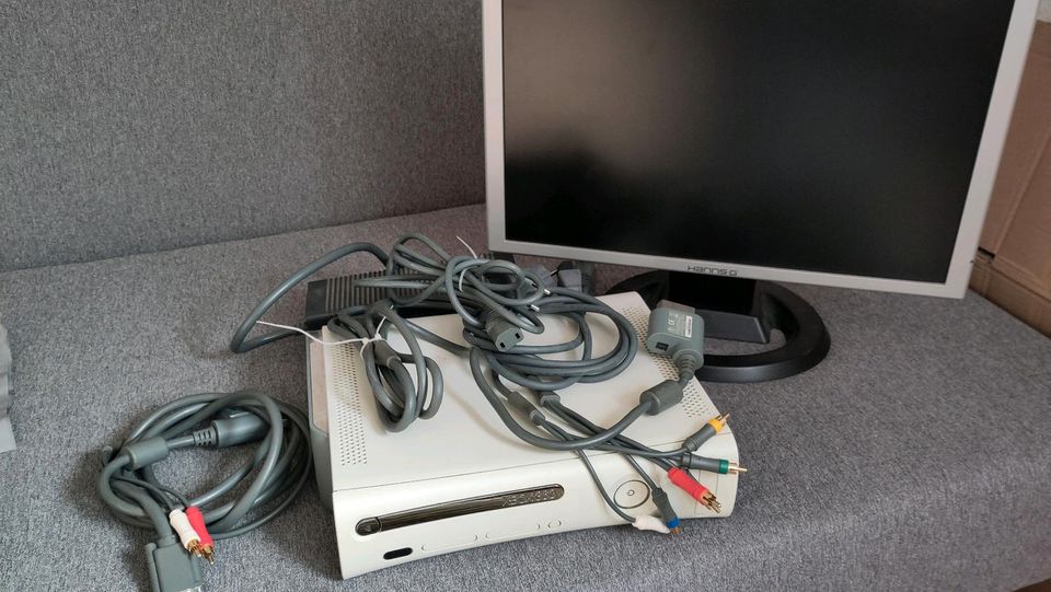 Xbox 360 14GB, 1 Controller, +Bildschirm in Bad Lippspringe