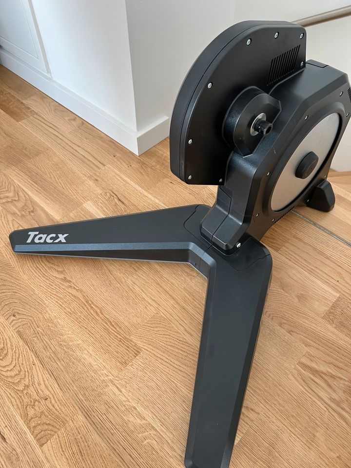 Tacx Flux S Smart T2900S Rollentrainer in Kevelaer