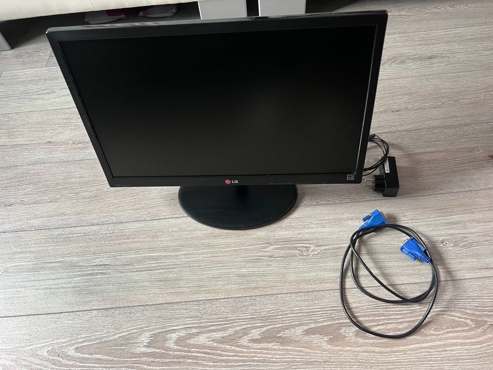 LG Flatron 22EN43T-B Bildschirm/Monitor in Balve