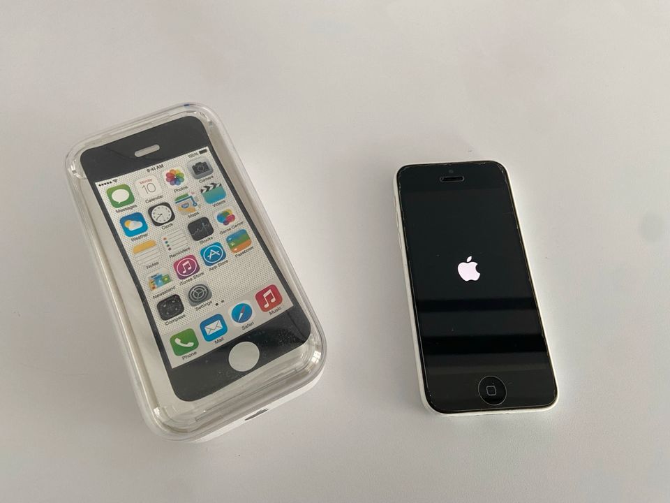 Apple iPhone 5c inkl. Box in Hiddenhausen
