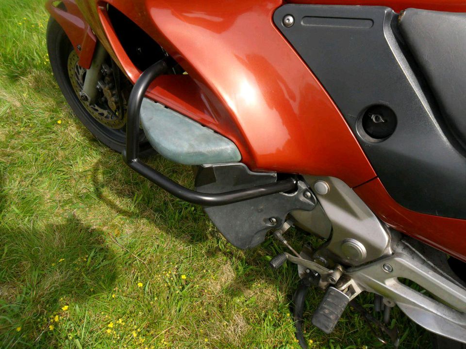 Honda NT650V DEAUVILLE in Felsberg