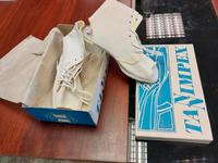 ServiererInnen/GASTRO Schuhe / Textil / DDR / chremweiss/ Vintage Sachsen - Brand-Erbisdorf Vorschau