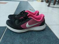 Nike Damen Turnschuhe, rosa/schwarz, 38,5 Hessen - Hofbieber Vorschau