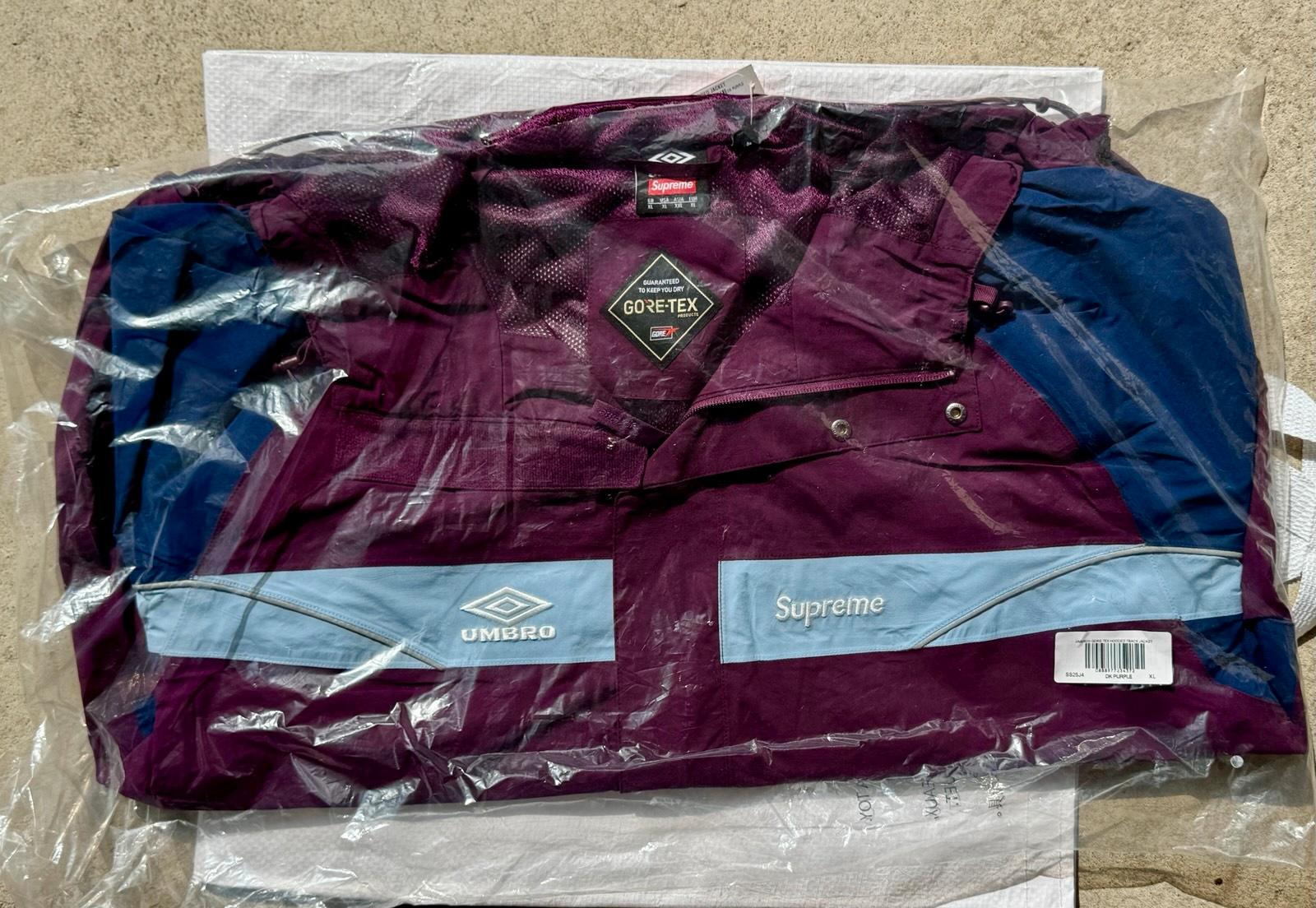 Supreme Umbro GORE-TEX Hooded Jacket Dark Purple in Berlin Supreme Umbro GORE-TEX Hooded Jacket Dark Purple in Berlin