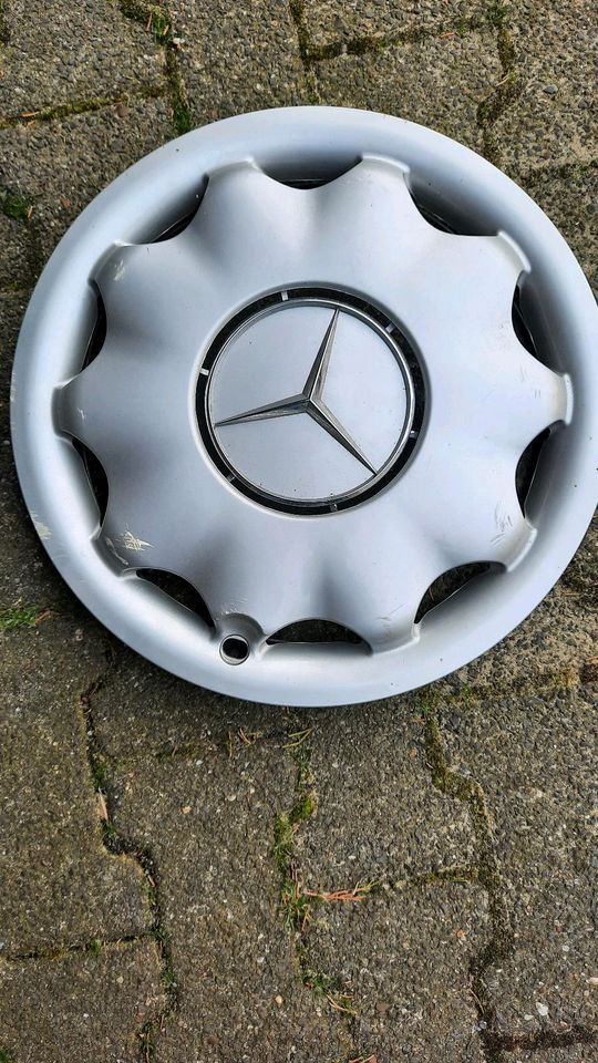 4 x originale Radkappen  Mercedes Benz in Lünen