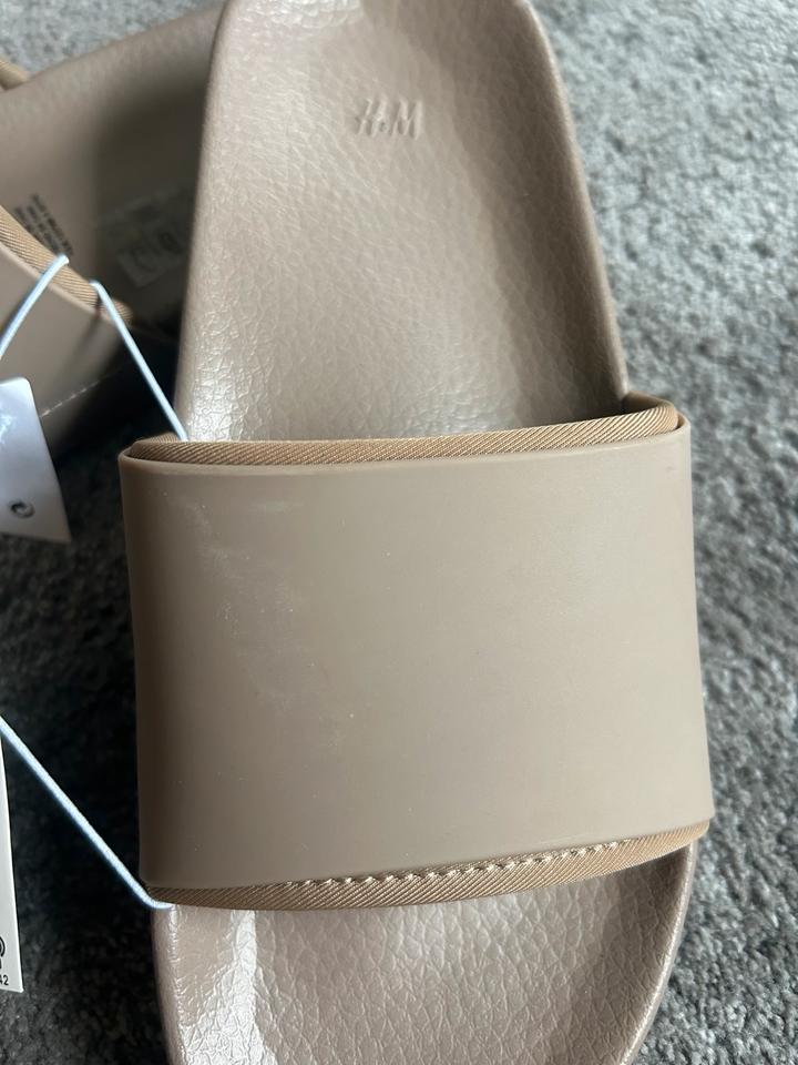 Bedruckte Badesandalen Badelatschen H&M Beige H&M NEU 38-39 in Berlin