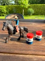 Schleich Pferd mit Cowboy Ring und Fässer Barrel Racing Nordrhein-Westfalen - Tönisvorst Vorschau