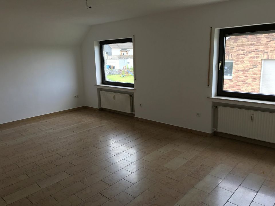 Moderne 3,5 ZKB auf ca. 80m² Dachgeschoßwohnung in Weitefeld in Weitefeld