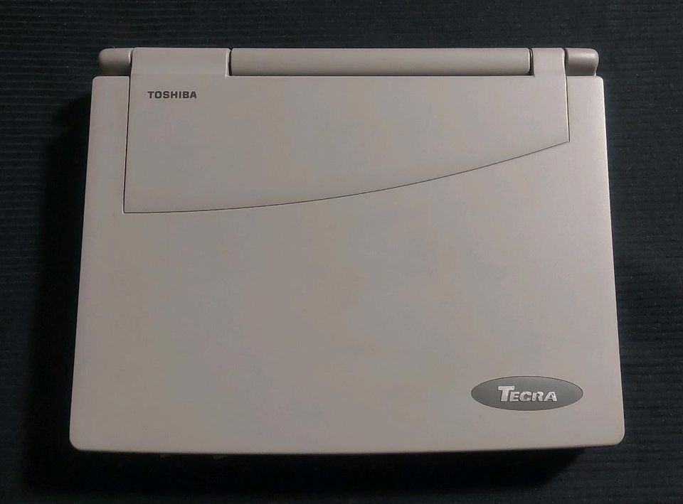 Vintage Toshiba Tecra 550CDT Intel Pentium MMX 266Mhz +Zub. 1996 in Aachen