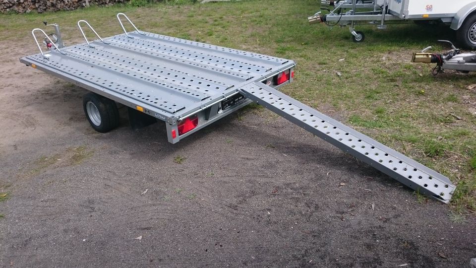 Motorradanhänger Motorradtrailer mieten leihen für 3 Maschinen in Hennigsdorf