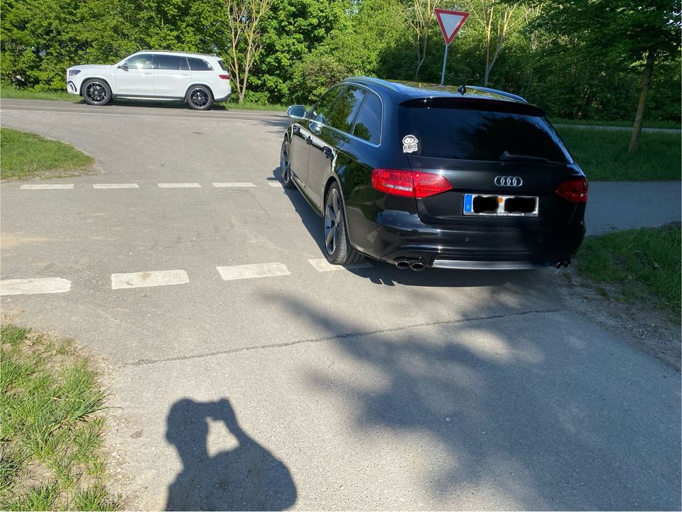 Audi S4 Avant in Friedberg