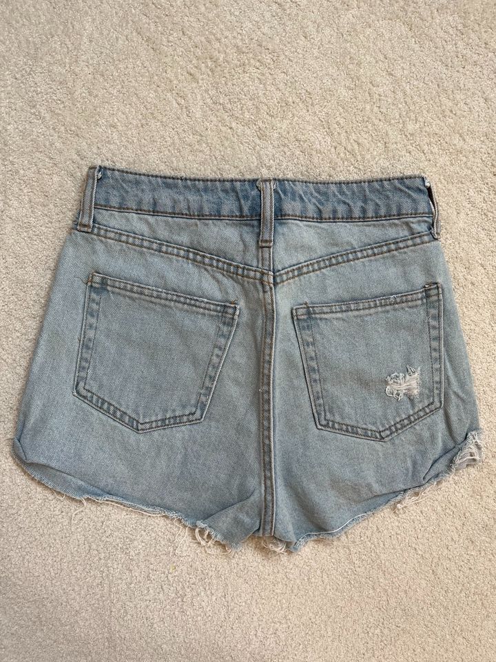 H&M Shorts Jeans Jeansshorts blau Denim Größe 32 in Kirchheim unter Teck