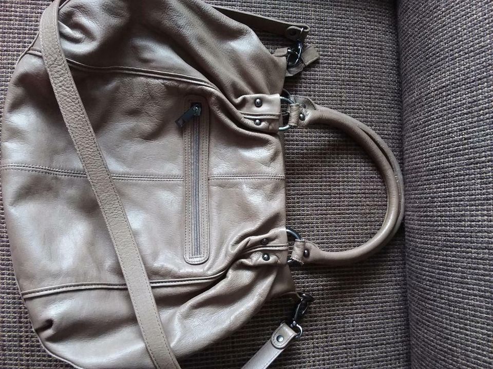 Echtleder Umhängetasche/Handtasche in Caramel Braun in Brunsbuettel