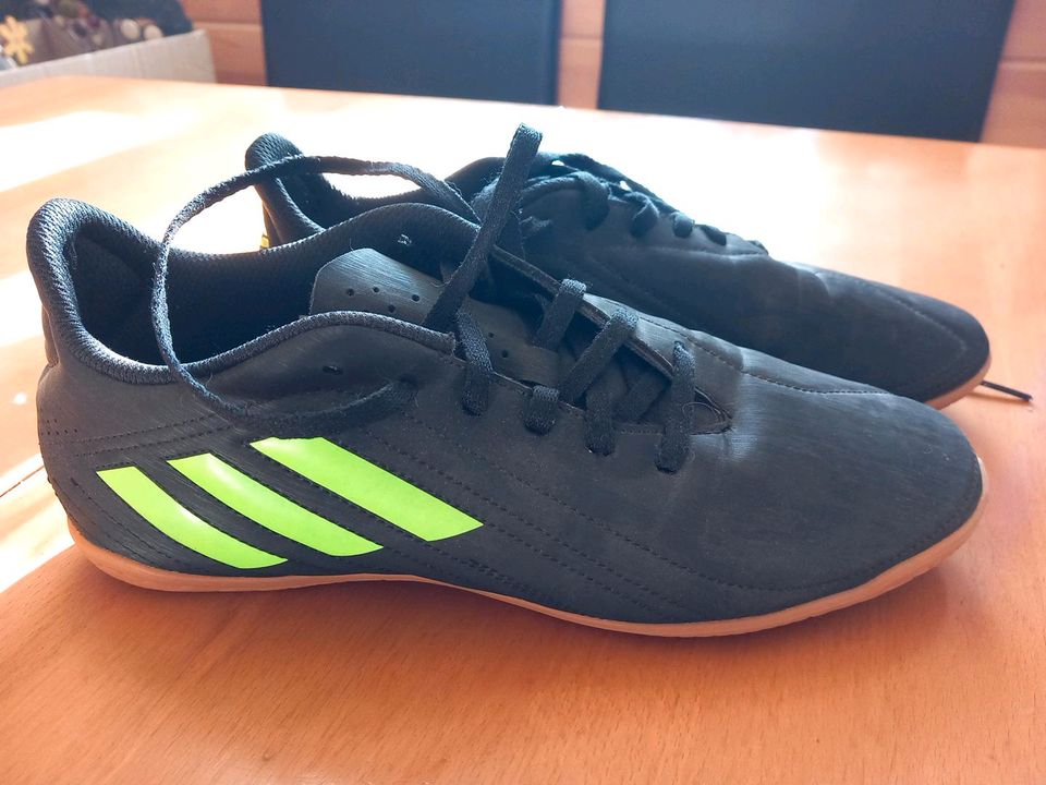 Wie neu! Adidas Gr. 9, 41,5 in Pfatter