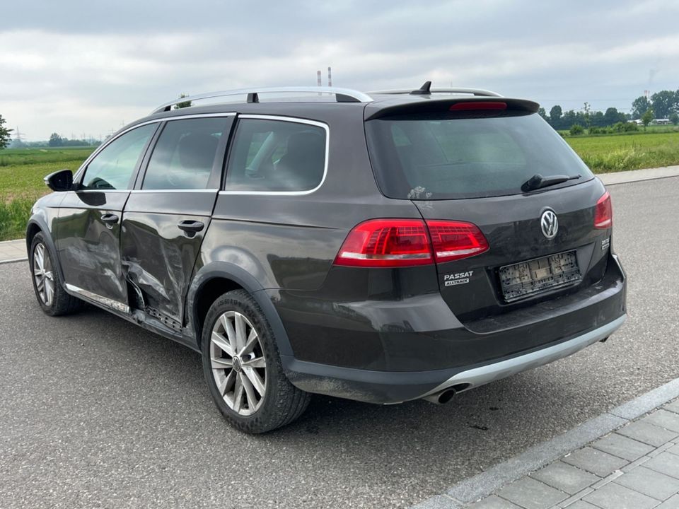 Volkswagen Passat Alltrack Variant Basis BMT 4Motion/BiXeno in Großmehring