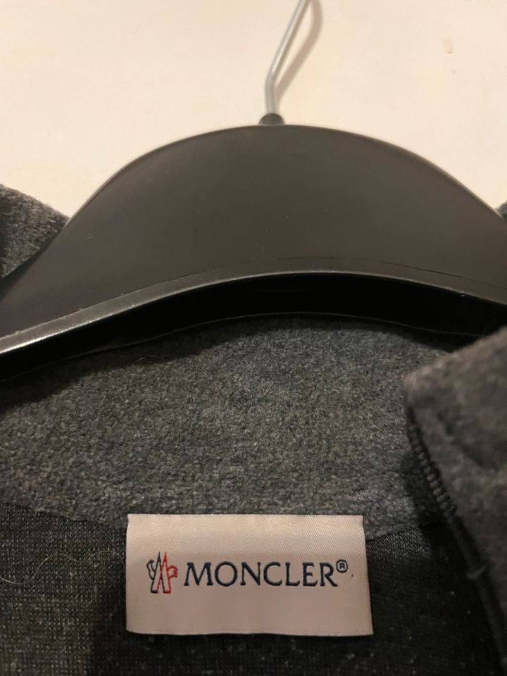 Original Moncler Sweater Gr S in Menden