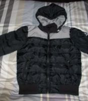 Jungen Winterjacke in  Gr. 128, Schwarz-Grau mit Kapuze Niedersachsen - Leer (Ostfriesland) Vorschau