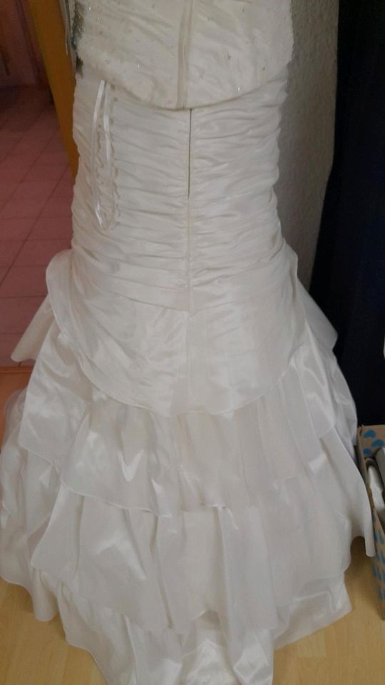 Brautkleid ivory mit Neckholder Größe 38/40/42 in Pforzheim