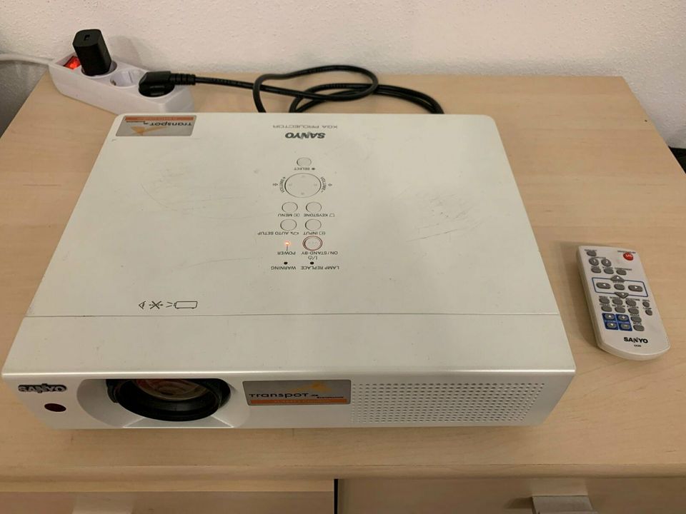 Sanyo PLC-XU 106, Videoprojektor, 4500AL, 3x LCD, XGA, Beamer EM in Creußen
