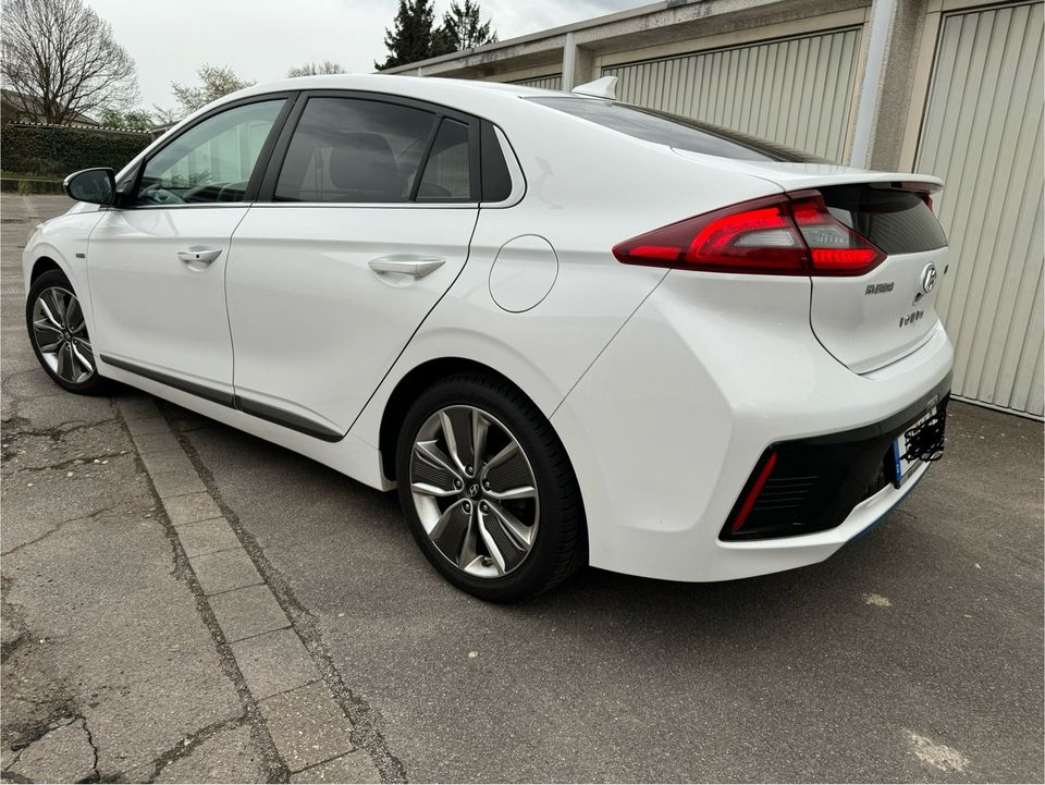 HYUNDAI IONIQ Premium HYBRID,Vollleder,Xenon,Navi,Scheckeft in Neuss