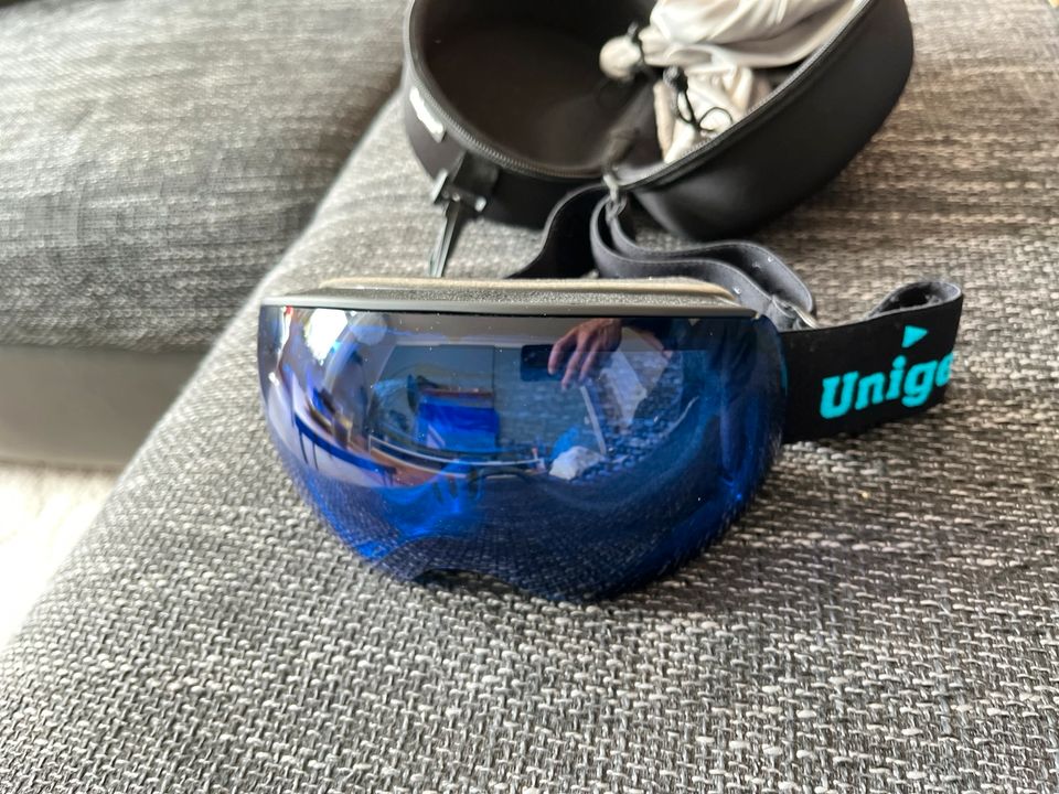 Skibrille mit Wechselscheibe für unterschiedliche Bedingungen in Ulm