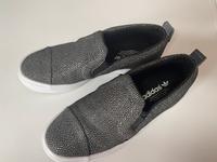 Adidas Schuhe Schlupfschuhe Slipper Gr. 40 wie NEU Thüringen - Schleusingen Vorschau