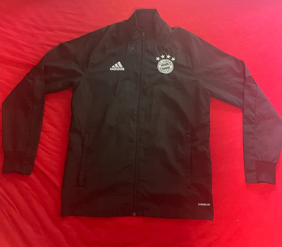 Schwarze FC Bayern München Jacke in Ebersberg