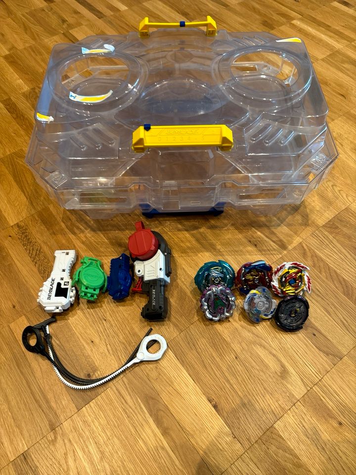 Beyblade Set mit Arena und 6 Beyblade in Siegen