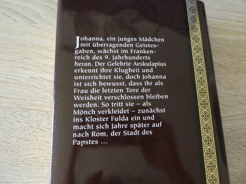 Die Päpstin von Donna W. Cross, gebundeenes Buch in Grande