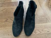 Ash Wildleder Stiefeletten schwarz Neupreis 240 Euros Gr 39 München - Bogenhausen Vorschau