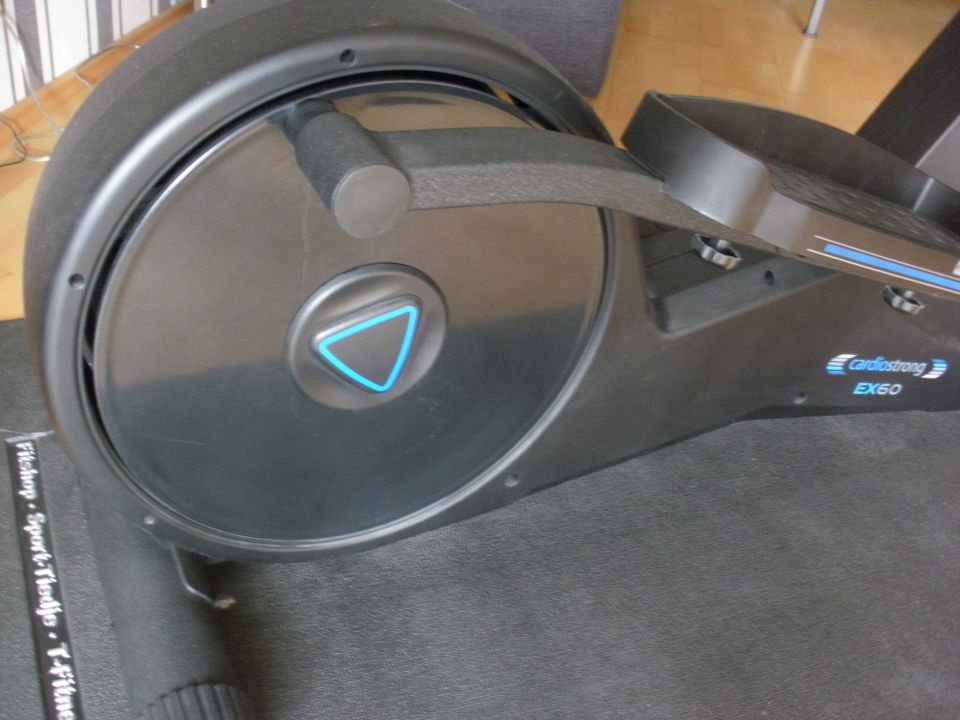 Cardiostrong Ellipsentrainer EX60 + Matte / Crosstrainer in Neuss