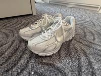 Nike Zoom Vomero 5 Silber Weiß 38,5 Berlin - Charlottenburg Vorschau