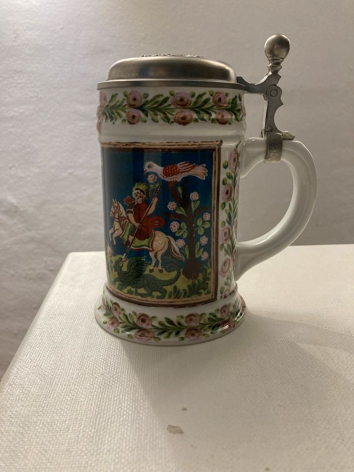 Porzellanbierkrug mit Zinndeckel und sehr schönen Motiven in Nürnberg (Mittelfr)