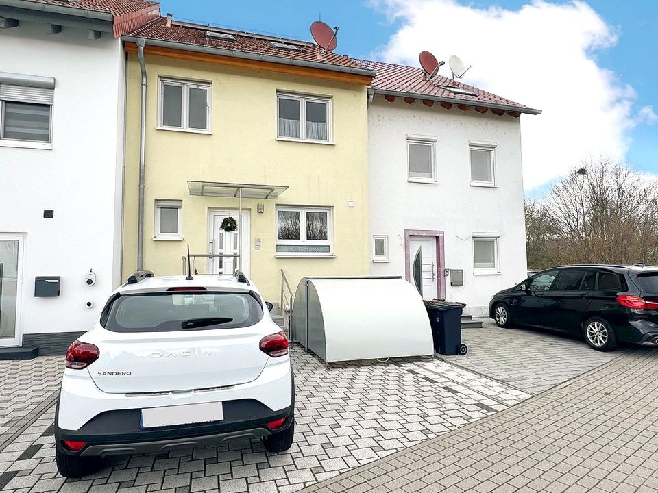 Energieeffizientes, modernes Wohnen - Reihenmittelhaus in beliebter Lage Rheingönheims! in Ludwigshafen