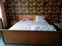 Schlafzimmer: Bett 200x200, Schrank und 2 Nachttische Rheinland-Pfalz - Würrich Vorschau