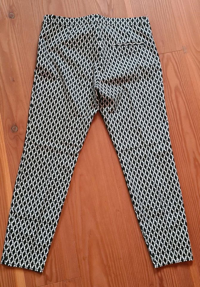 Chino Hose von H&M, Strech, schwarz weiß gemustert Gr. 44 in Schwarzenbruck