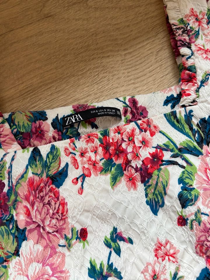 Kurzes Zara Top Bluse Flower Blogger S in Vöhl